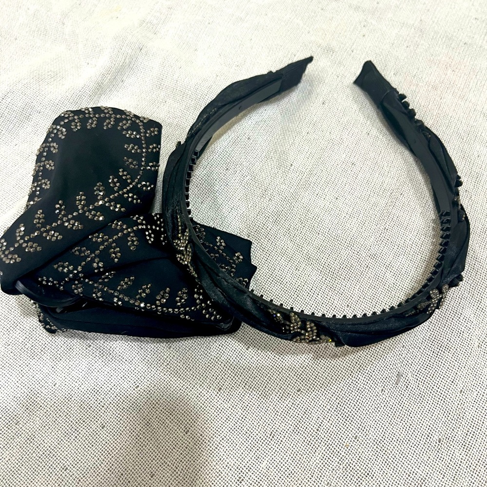 🛍️ 4 for $20 🛍️ Elegant Black Headband with Hair Claw Clip